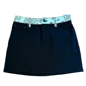 NWT ALICE AND OLIVIA BLACK AND WHITE BANDANA DESIGN MINI SKIRT